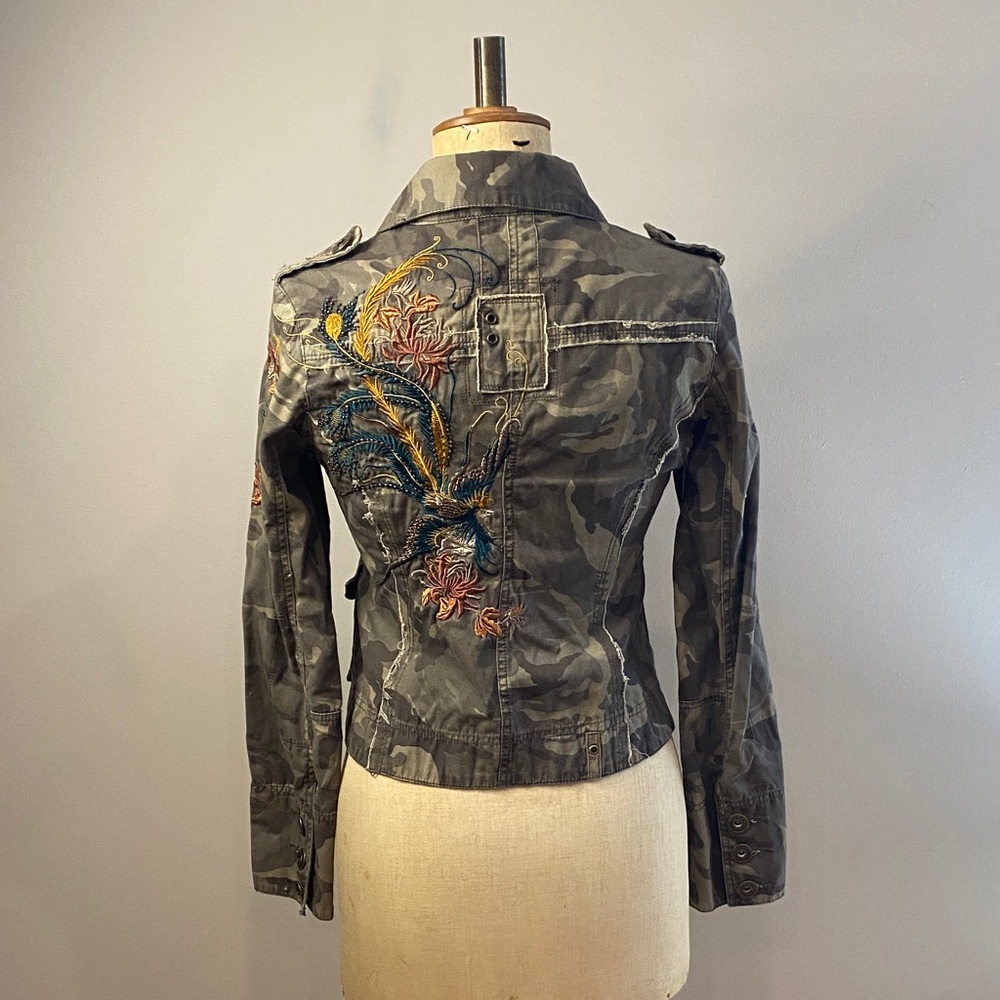✨ PICASSO Embroidered Camo Jacket – Bird & Floral Statement Piece – Size Small ✨